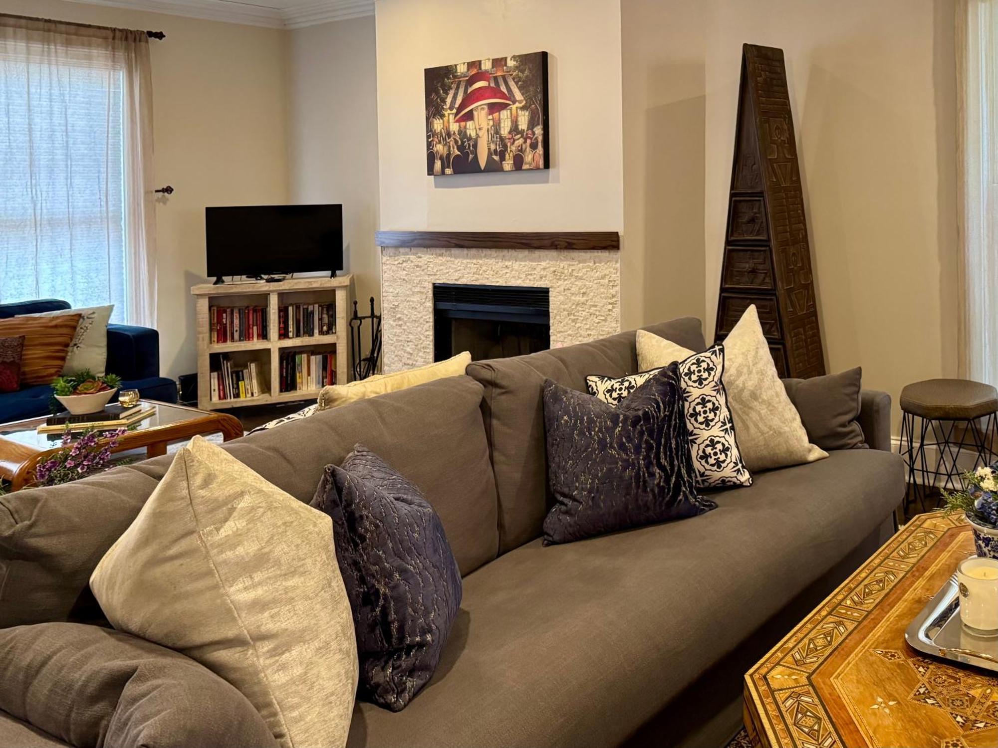 3 Bedroom Spacious Home In Ideal Location W Free Parking Back Yard Pets Welcome シカゴ エクステリア 写真