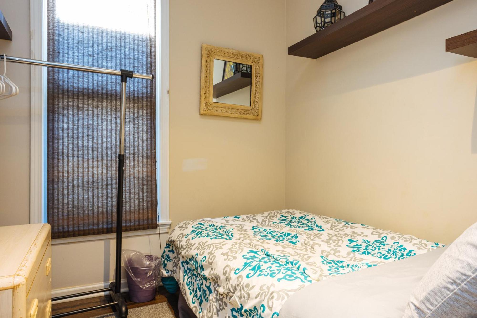 3 Bedroom Spacious Home In Ideal Location W Free Parking Back Yard Pets Welcome シカゴ エクステリア 写真