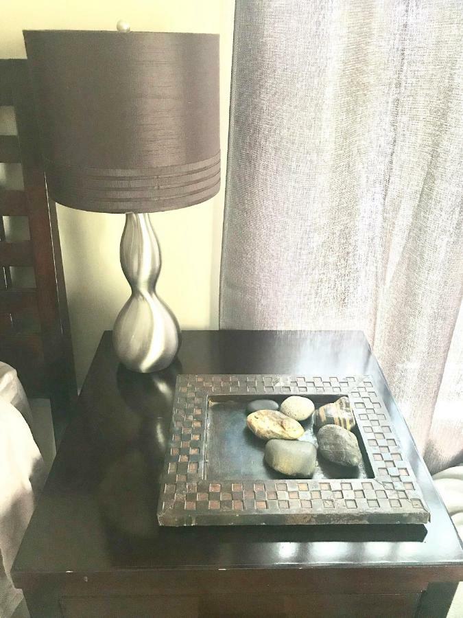 3 Bedroom Spacious Home In Ideal Location W Free Parking Back Yard Pets Welcome シカゴ エクステリア 写真